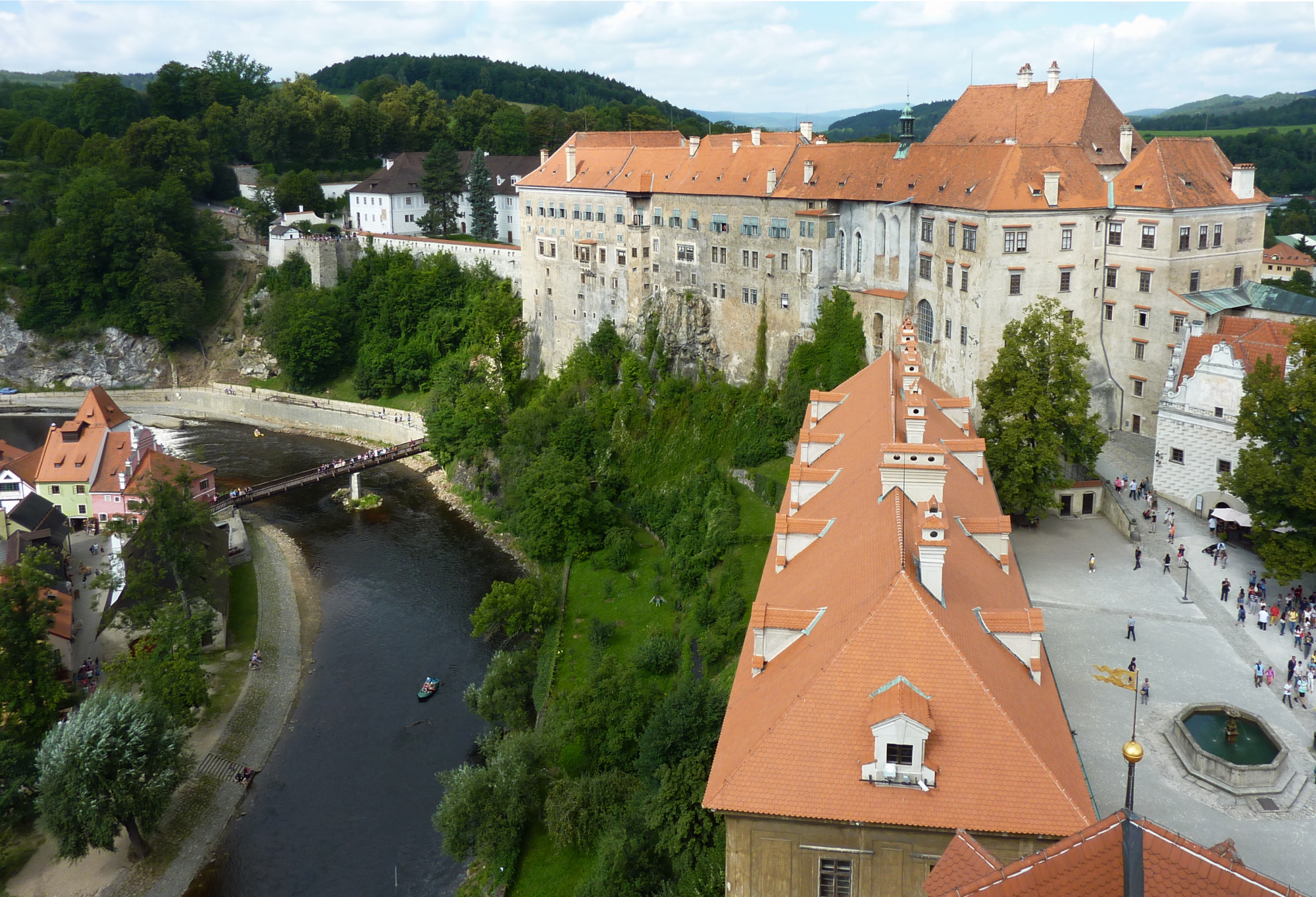 c-krumlov-castle-from-tower.jpg