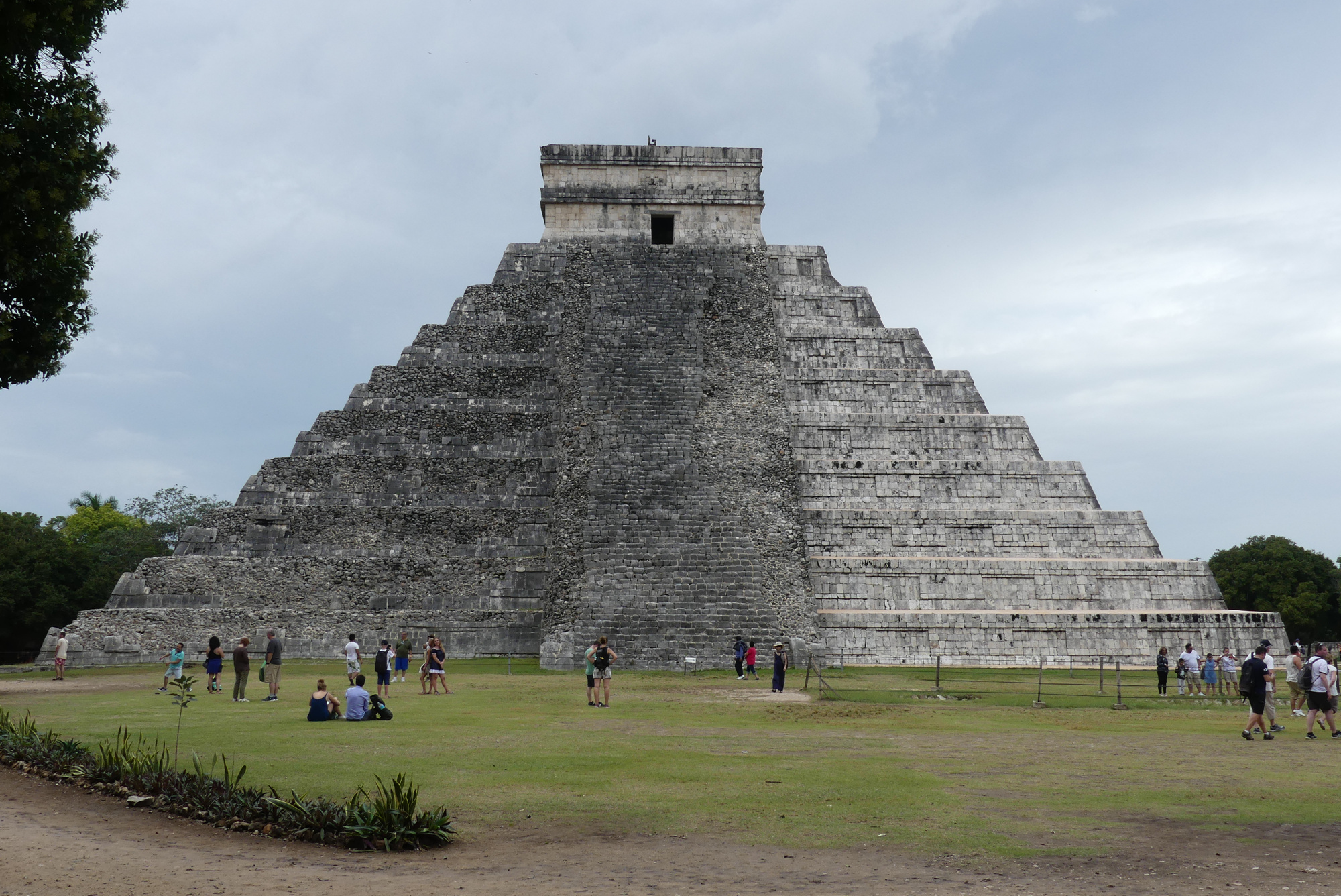 chichen-itza-el-castillo-3.jpg