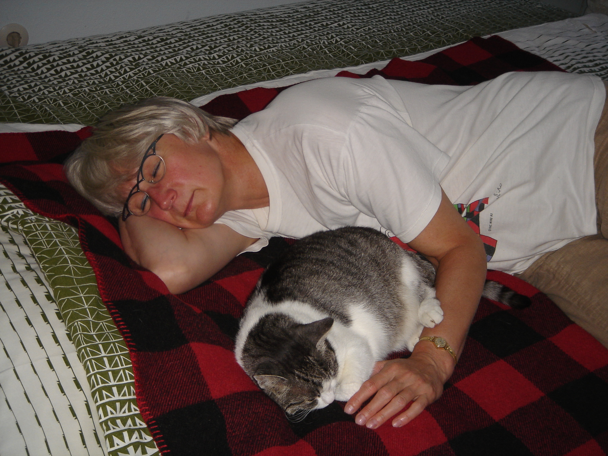 sissi-and-edit-asleep-2006.jpg