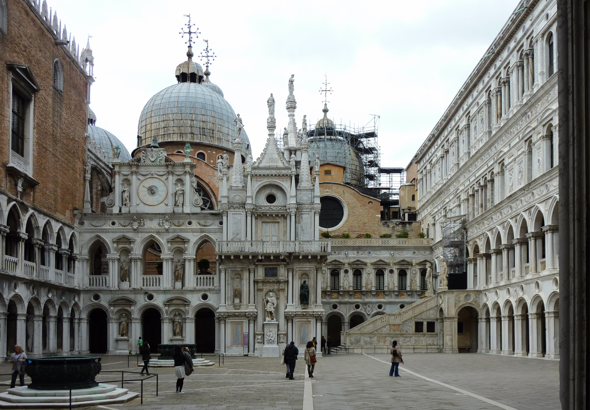 palazzo-ducale-courtyard-2016.jpg