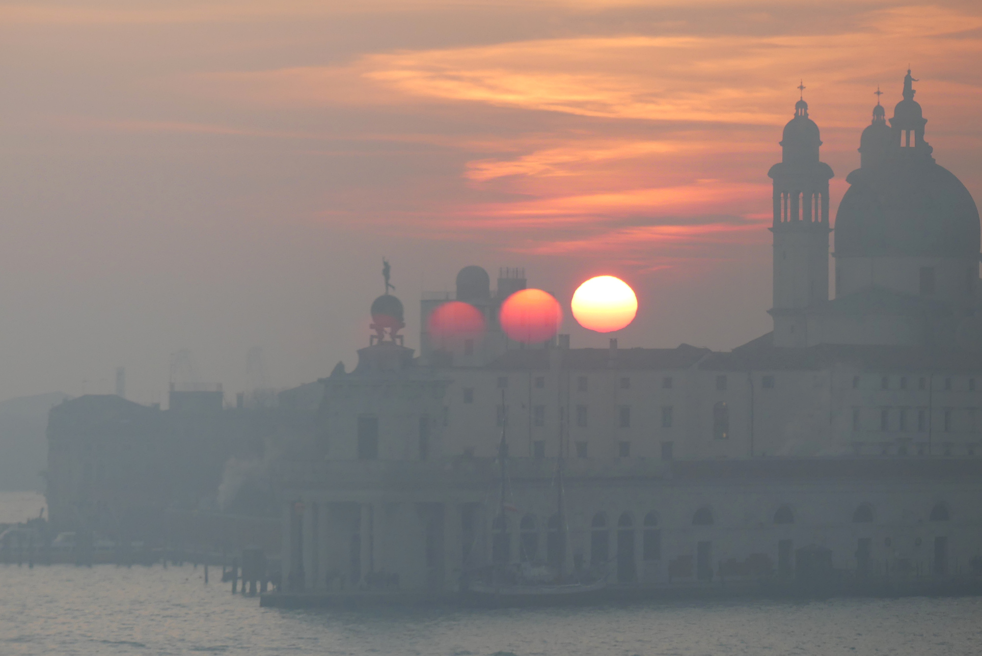 salute-fog-sundown-2.jpg